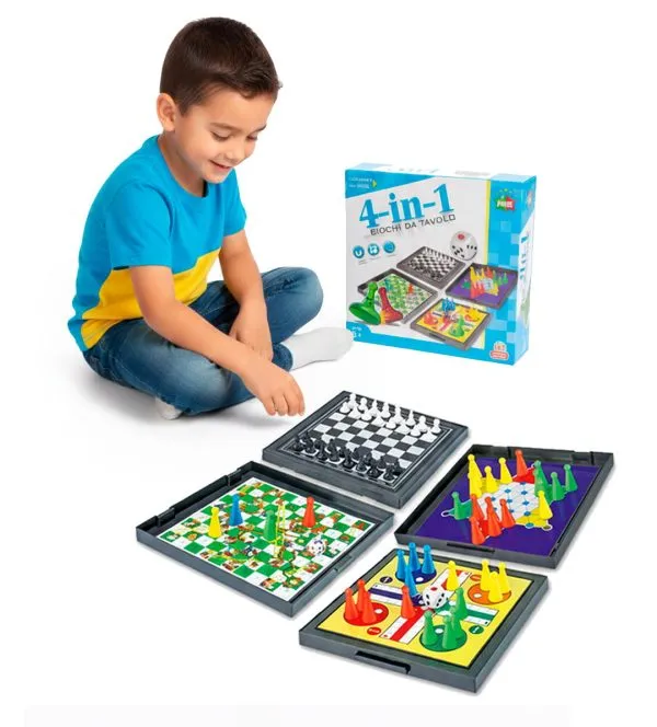 Set-de-Juegos-de-Mesa-4-en-1-Magnético-Ajedrez,-Ludo,-Damas-Chinas-y-Serpientes-y-Escaleras-Portátil-y-Plegable-niño-jugando