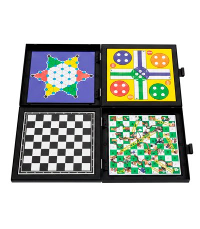 Set-de-Juegos-de-Mesa-4-en-1-Magnético-–-Ajedrez,-Ludo,-Damas-Chinas-y-Serpientes-y-Escaleras-–-Portátil-y-Plegable-niño-jugando