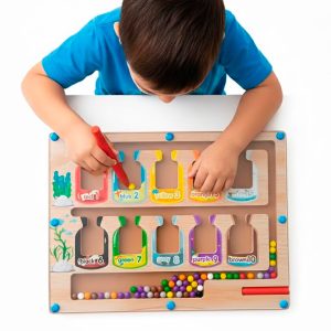 niño-jugando--con-Tablero-magnético-de-números-deslizante2